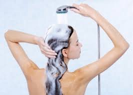 Klorane Isırganotu Ekstresi İçeren Yağlı Saçlar İçin Bakım Şampuanı 400 ml :