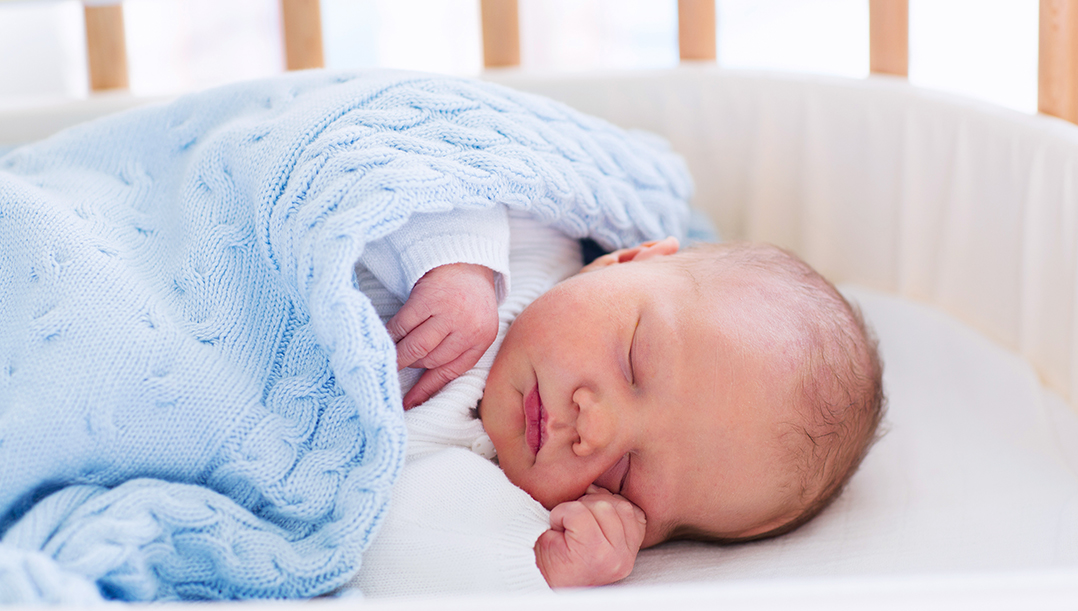 Сон воспитывать. К чему снится новорождённый ребёнок с голубыми глазами. Младенец во сне открывает глаза и дергается. Что может снится новорожденному ребенку.